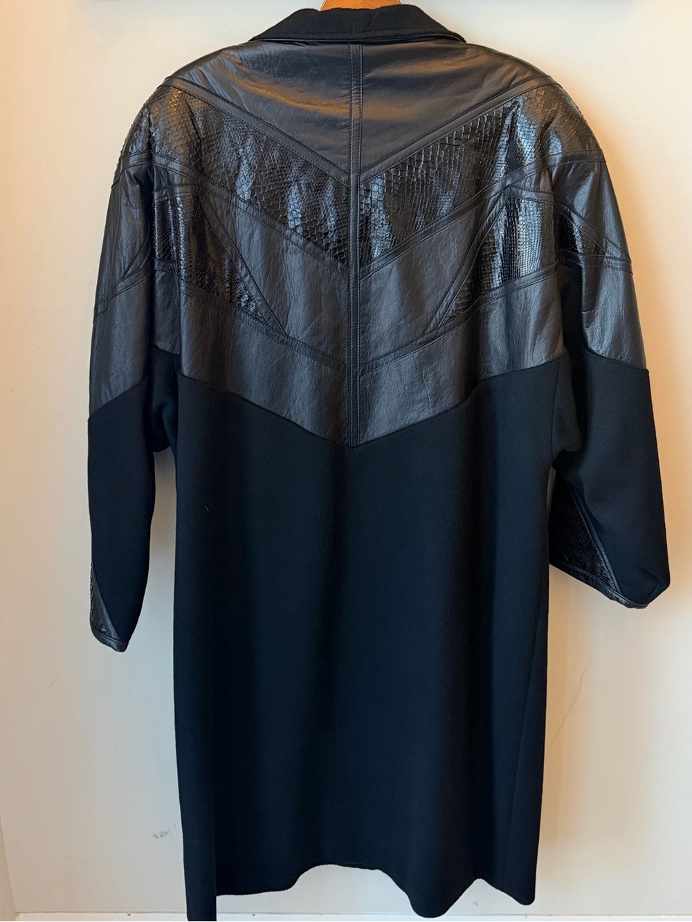 Vintage 80s 90s Lindzon Leather Snakeskin Statement Coat Made in Canada Size 12